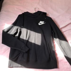 Women’s black nike sweatshirt